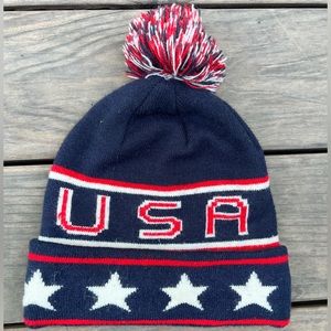 USA Beanie Pom Knit